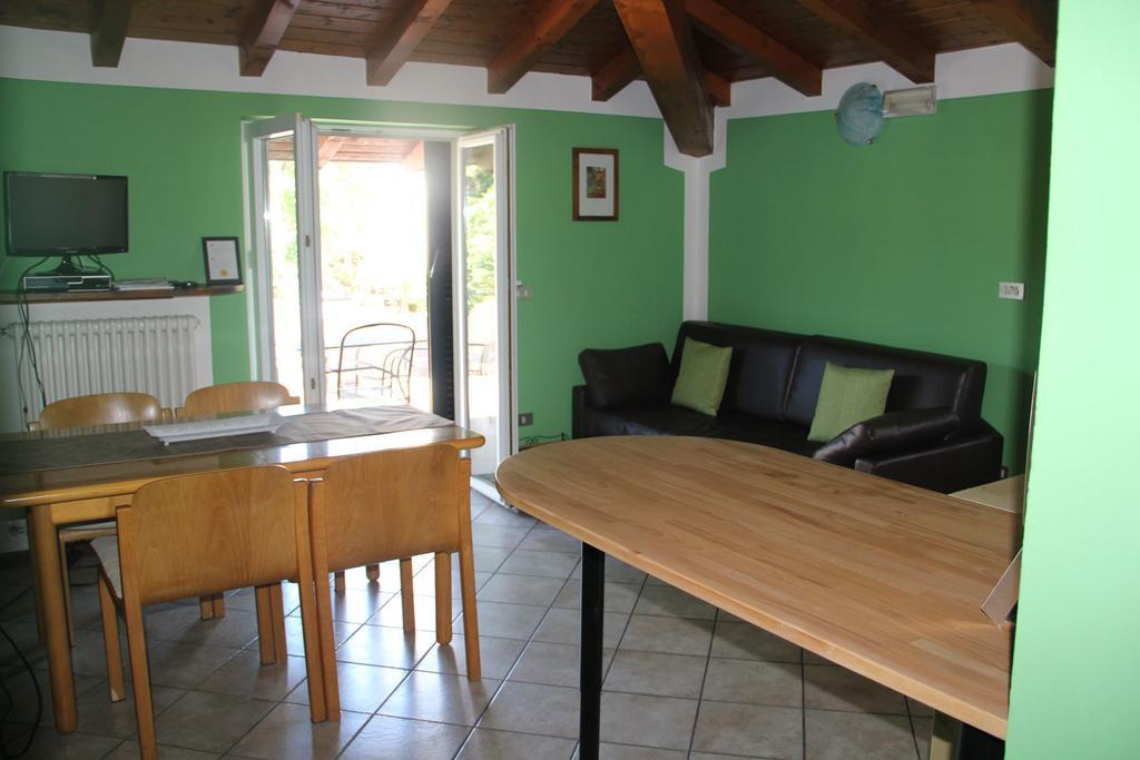 Veranda Beach Apartment Pianello Del Lario Camera foto