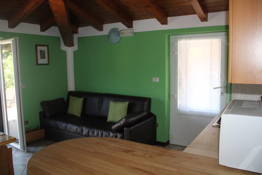 Veranda Beach Apartment Pianello Del Lario Camera foto